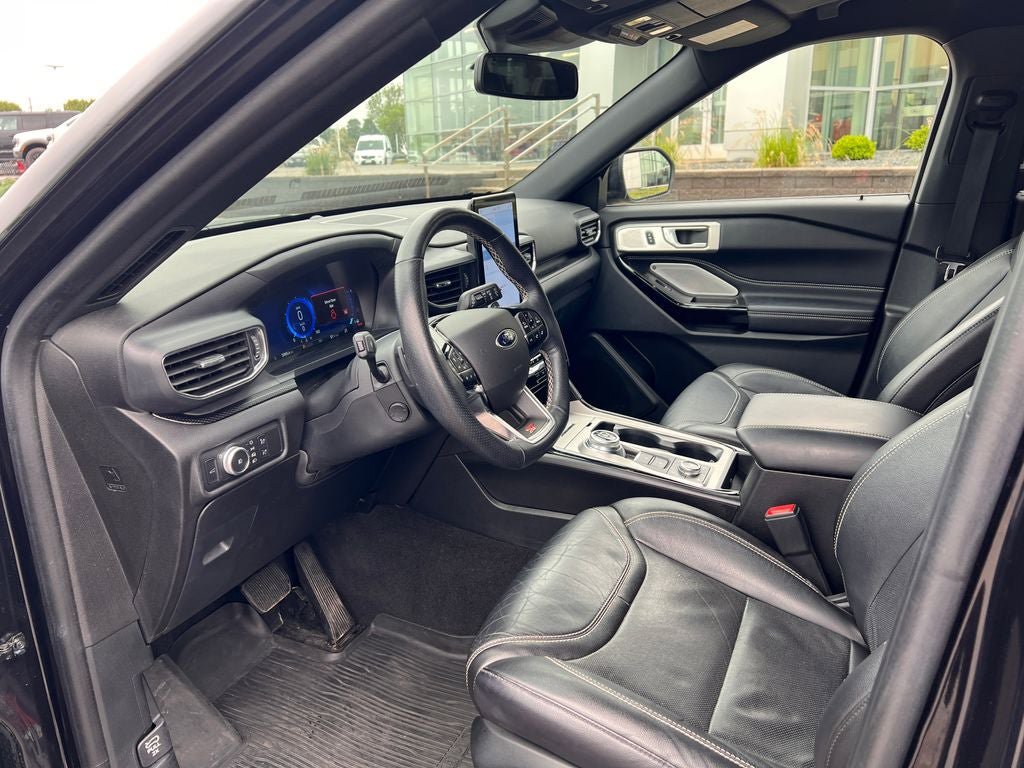 Certified 2022 Ford Explorer ST w/ ST Street Pack AWD/4WD image 9