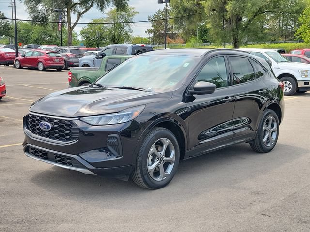 Certified 2024 Ford Escape ST-Line w/ Tech Pack #1 AWD/4WD image 2