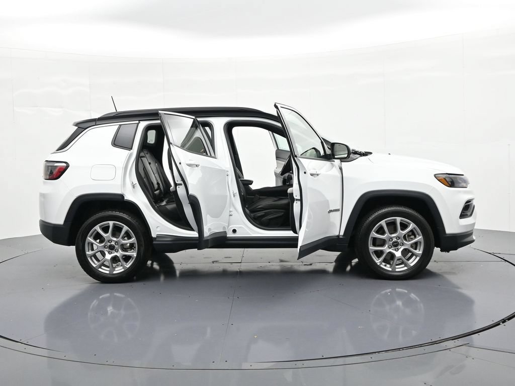 Used 2025 Jeep Compass Limited AWD/4WD image 25
