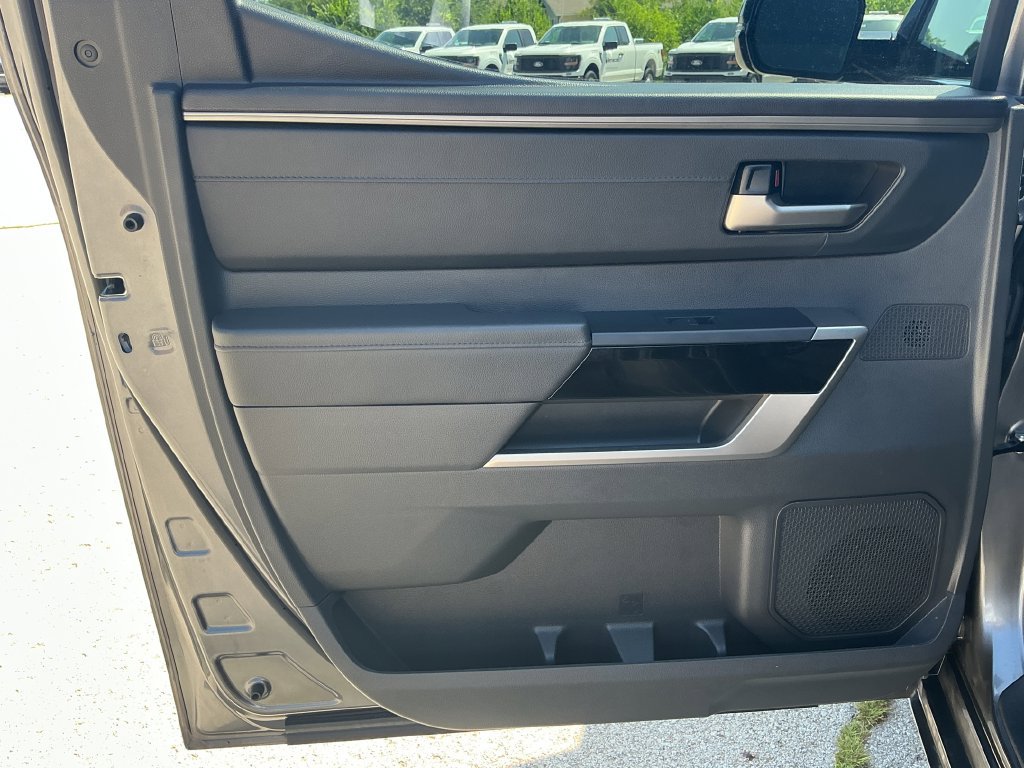 Used 2025 Toyota Tundra Limited AWD/4WD image 16
