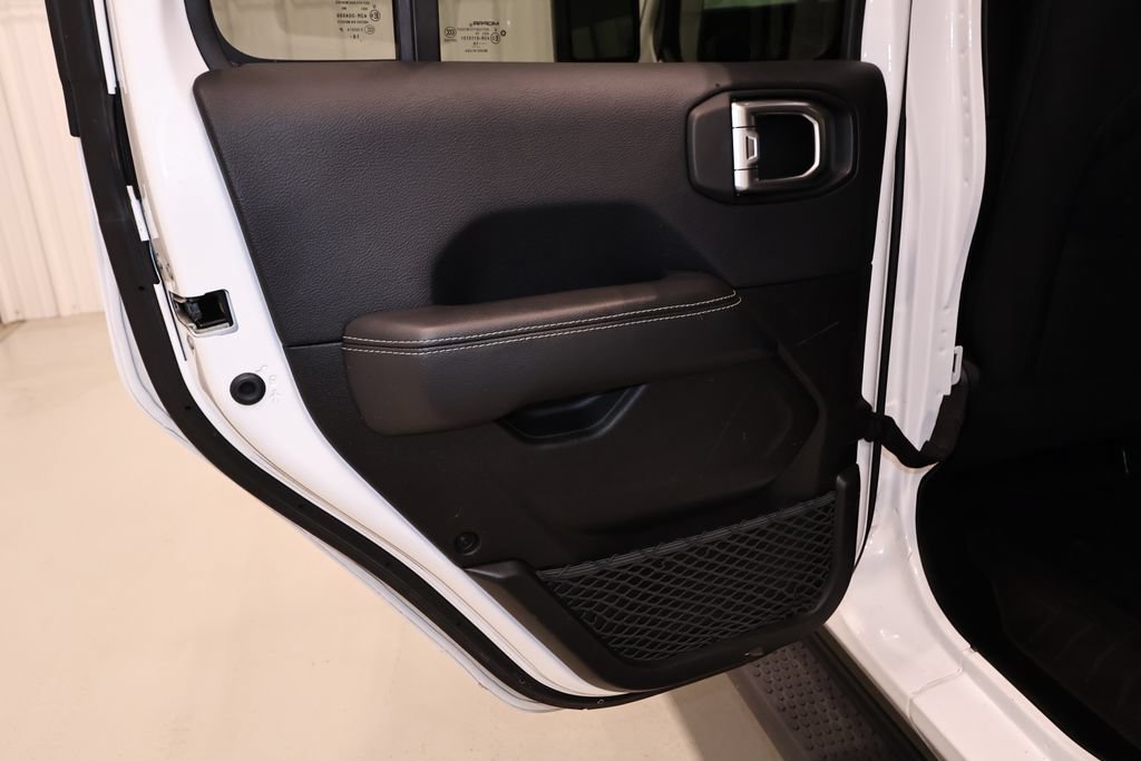 Used 2019 Jeep Wrangler Unlimited Sahara w/ Uconnect 4C Nav & Sound Group AWD/4WD image 13