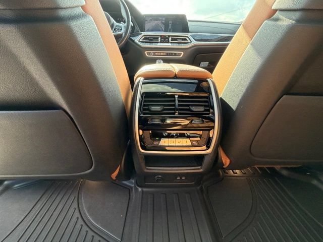 Used 2021 BMW X7 xDrive40i w/ M Sport Package AWD/4WD image 28