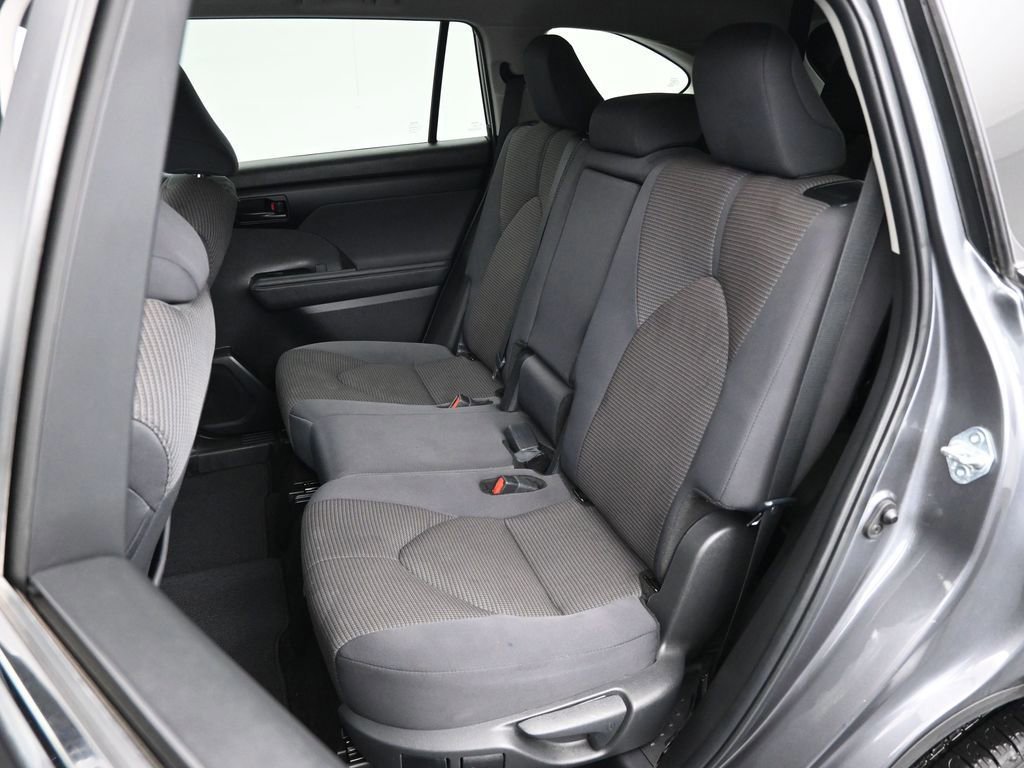 Used 2024 Toyota Highlander LE image 50