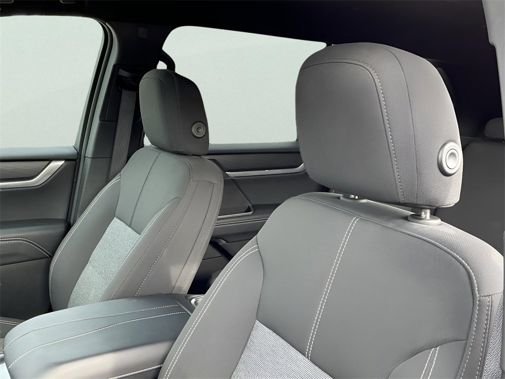 Used 2025 GMC Acadia Elevation image 27