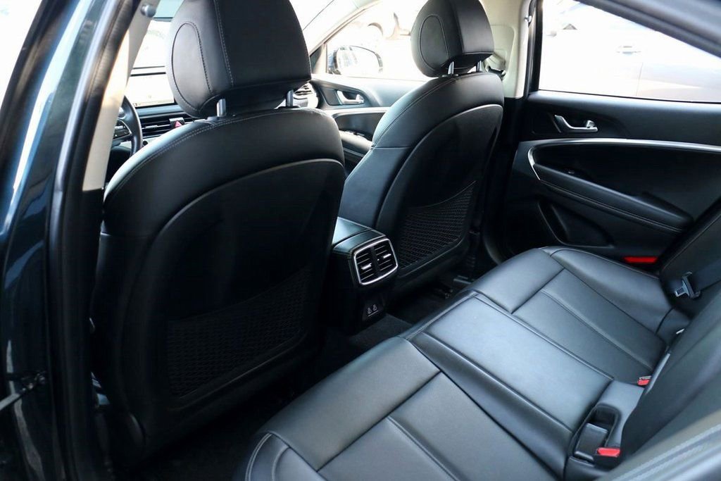 Used 2025 Genesis G70 2.5T image 20