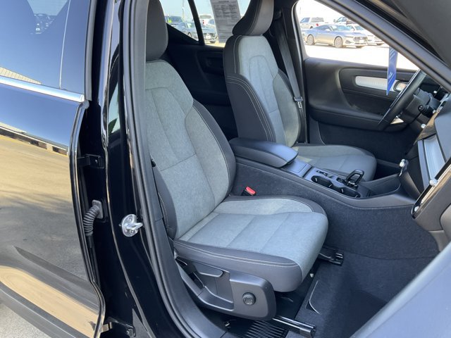 Used 2024 Volvo XC40 B5 Core AWD/4WD image 18