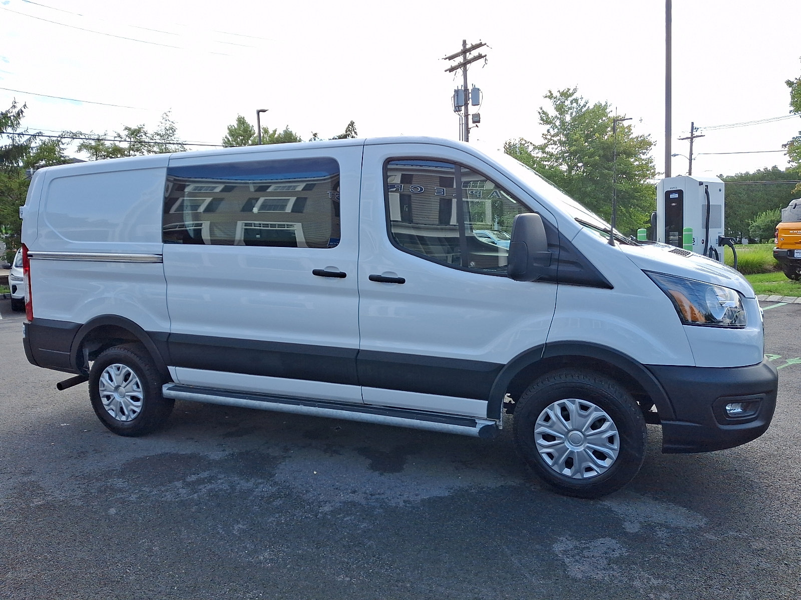 Certified 2025 Ford Transit 250 Low Roof w/ Exterior Upgrade Package RWD image 4