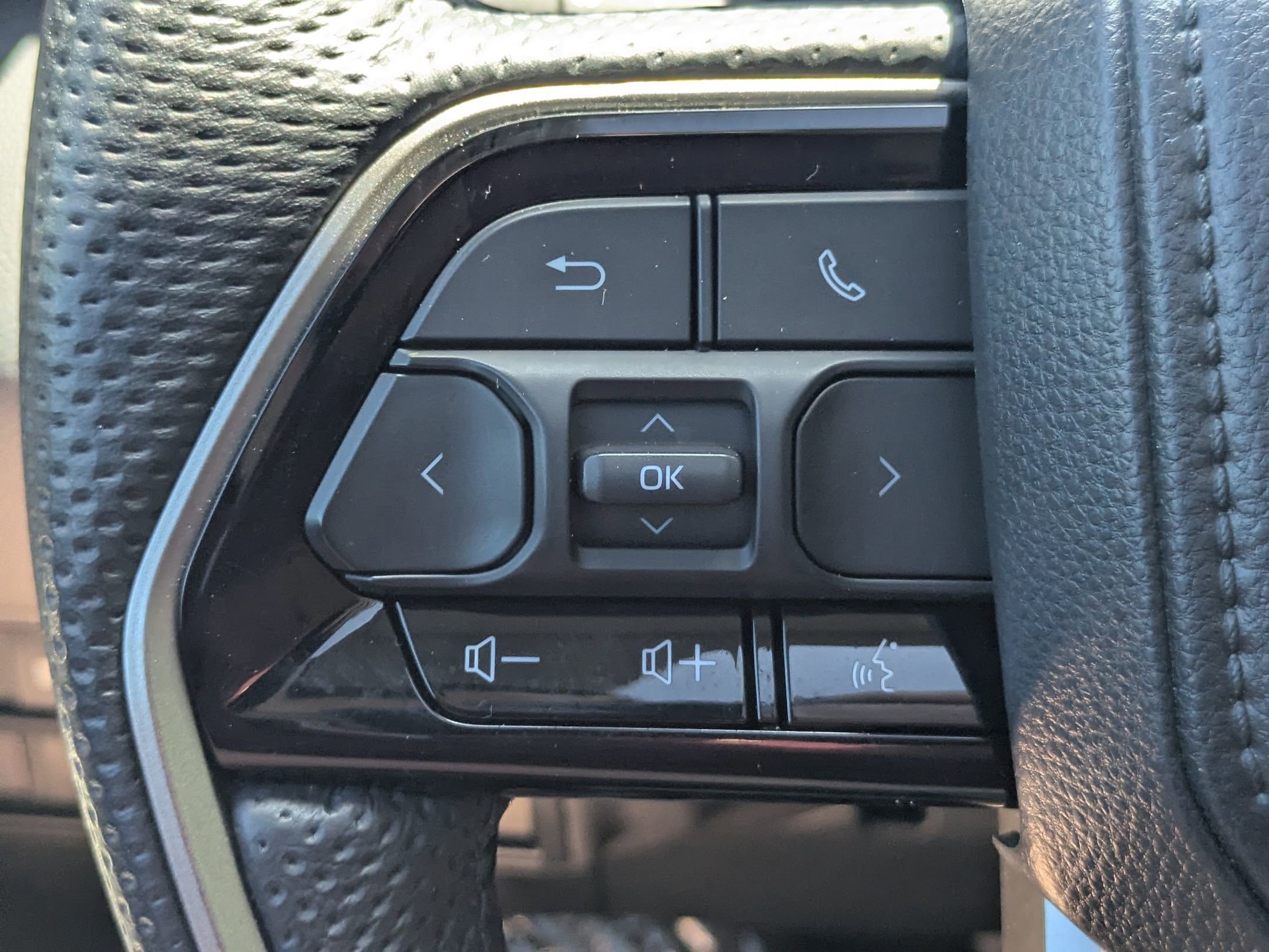 Used 2024 Toyota Tundra Limited w/ TRD Off-Road Package AWD/4WD image 16