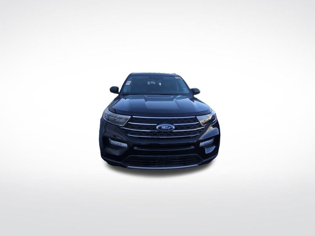 Certified 2022 Ford Explorer XLT w/ Equipment Group 202A image 4
