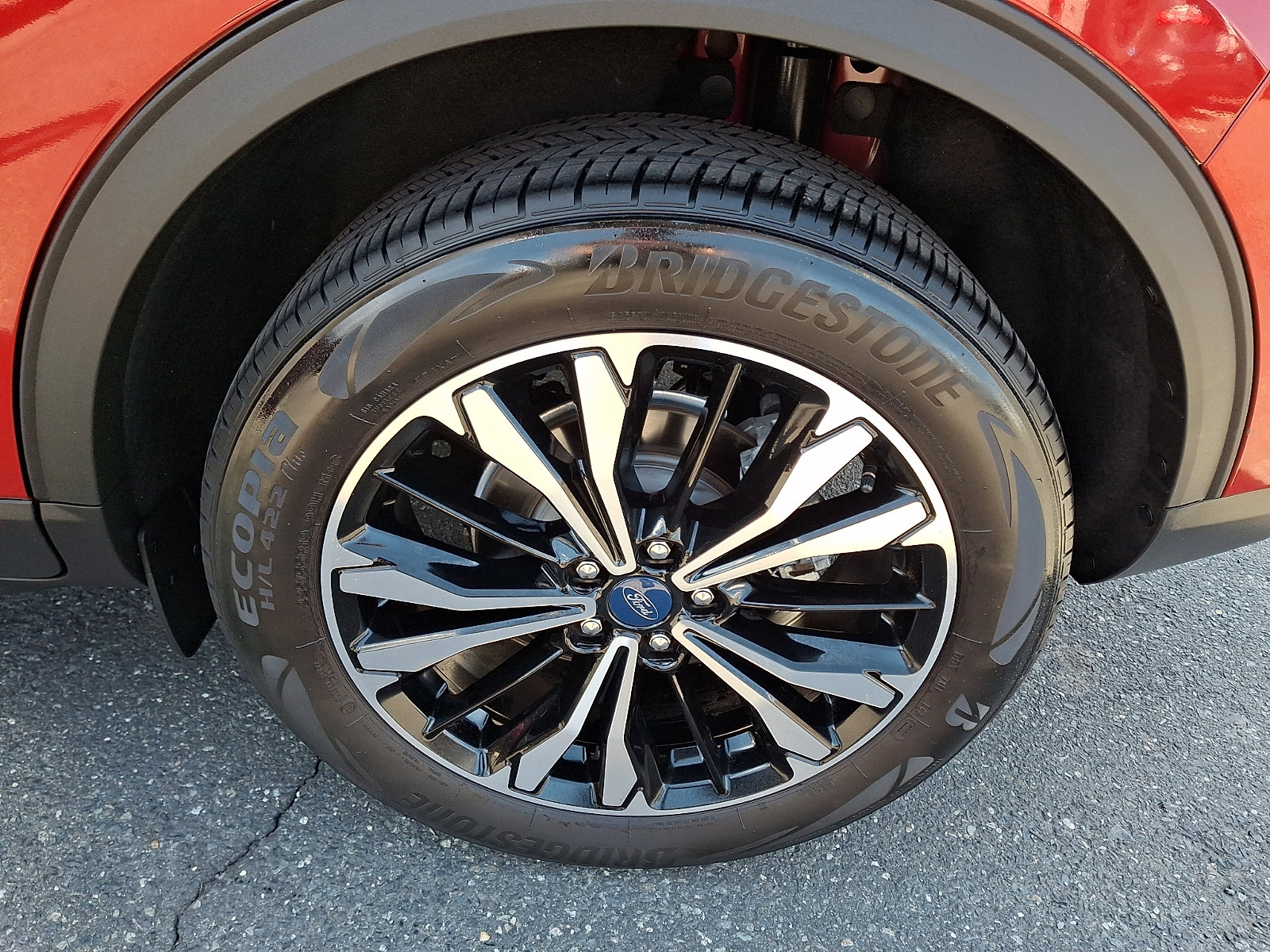 Certified 2022 Ford Escape SE w/ SE Sport Appearance Package image 28