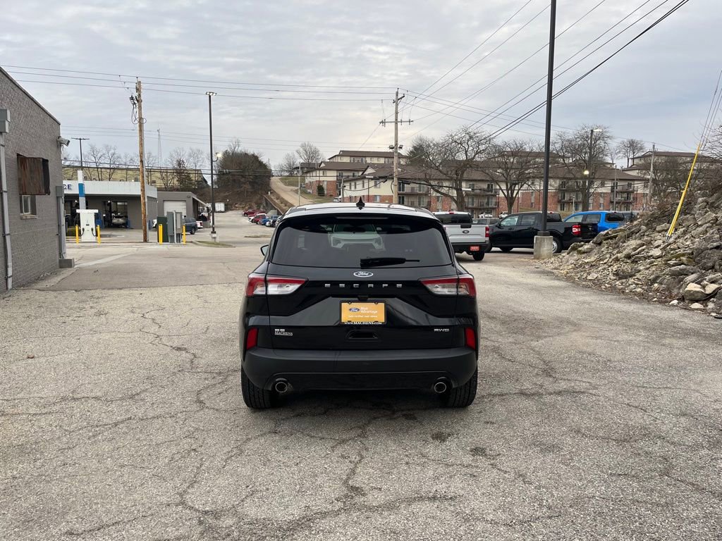 Certified 2022 Ford Escape SE w/ SE Sport Appearance Package image 3