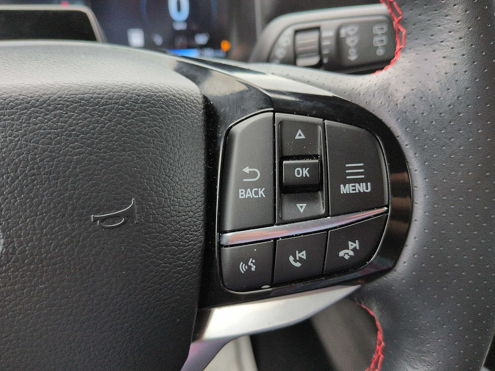 Certified 2025 Ford Explorer ST-Line w/ ST-Line Street Pack AWD/4WD image 18