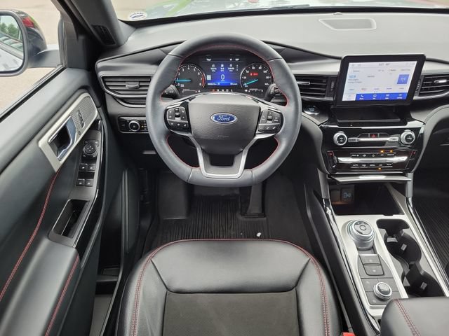 Certified 2024 Ford Explorer ST-Line w/ Class IV Trailer Tow Package AWD/4WD image 32