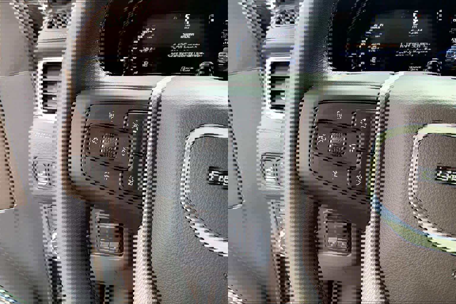 Used 2024 GMC Yukon Denali w/ Advanced Technology Package image 24