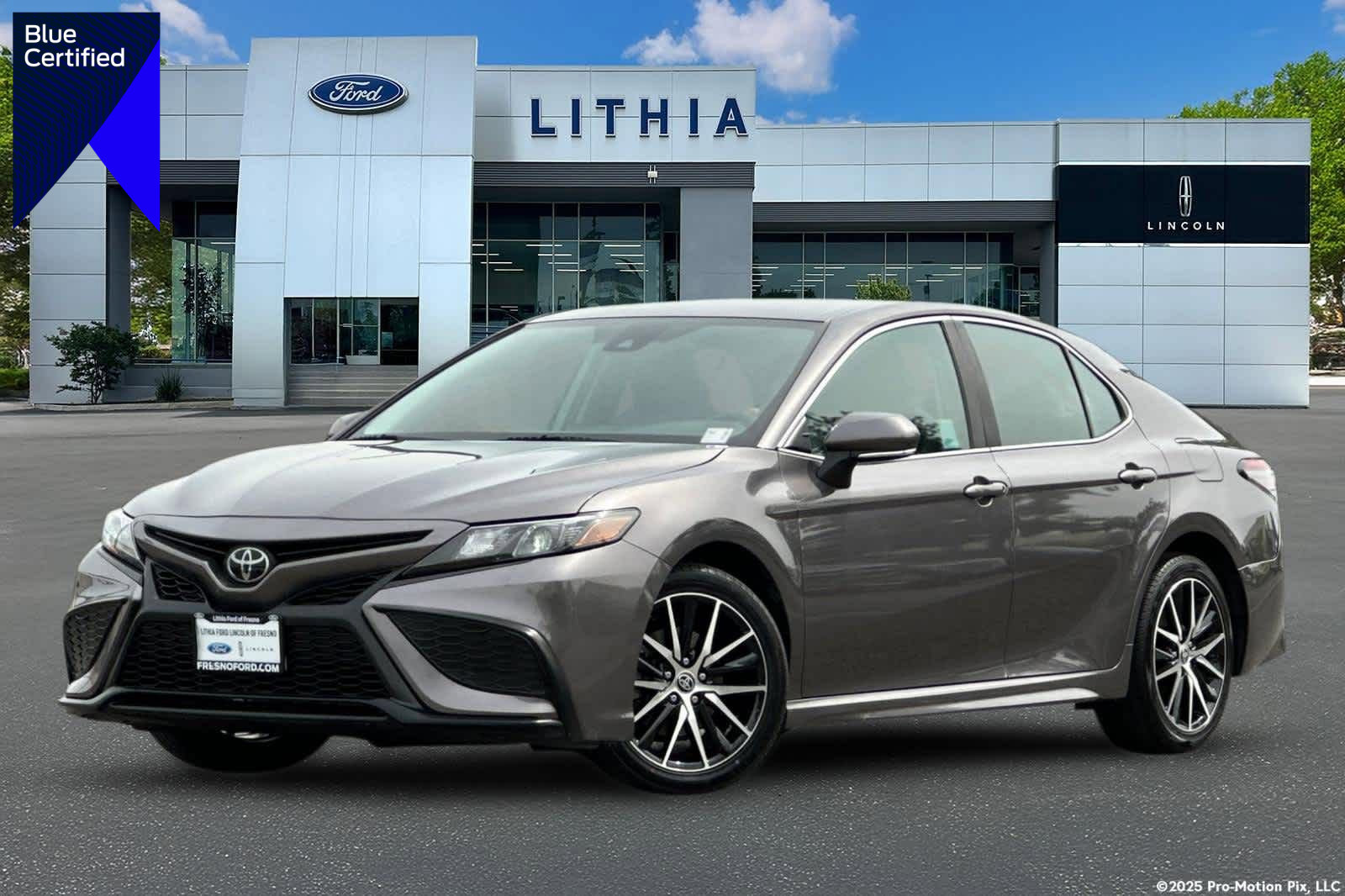 Used 2023 Toyota Camry SE image 1