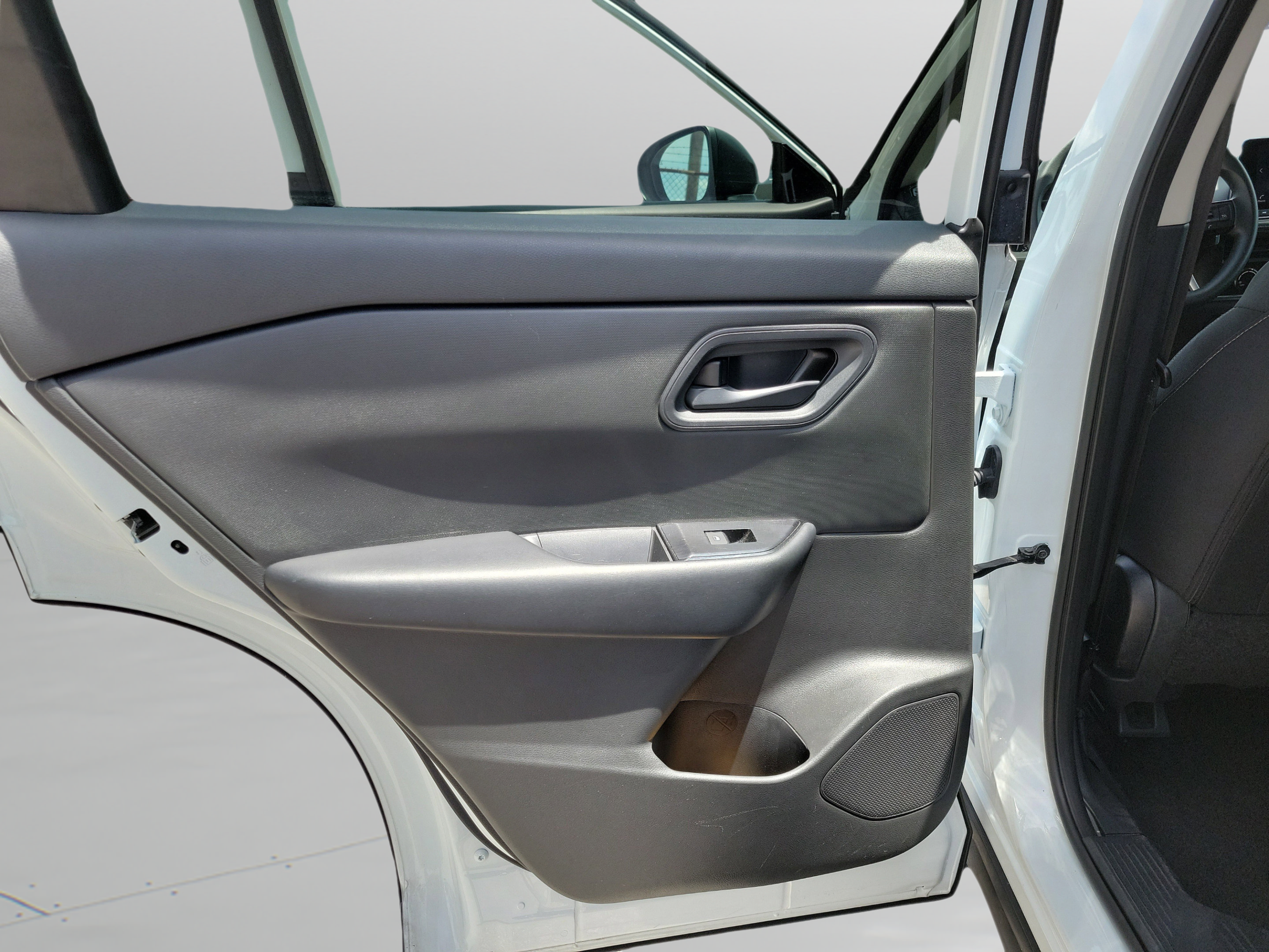 Used 2024 Nissan Rogue S AWD/4WD image 11