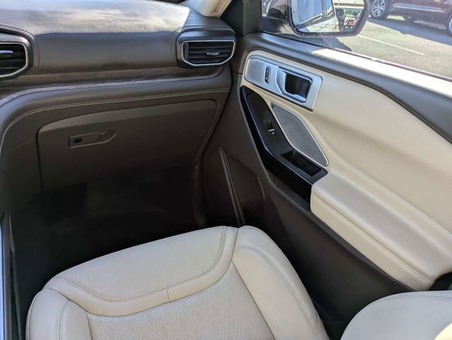 Certified 2021 Ford Explorer Platinum w/ Equipment Group 601A image 17