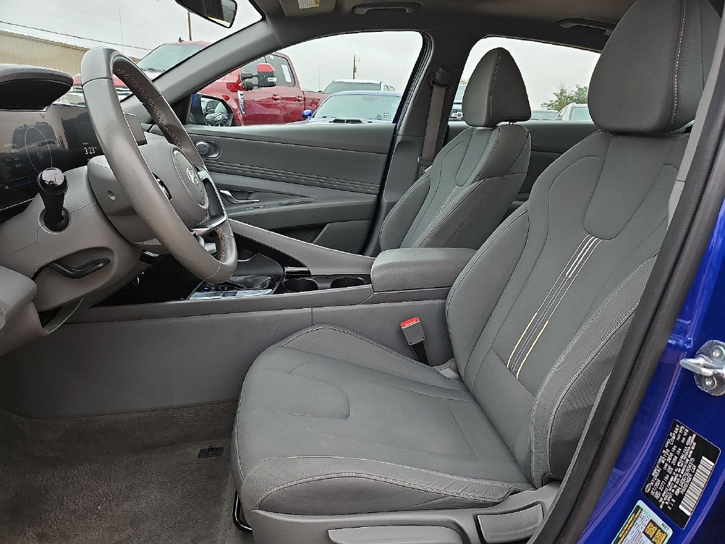 Used 2025 Hyundai Elantra SEL FWD image 18
