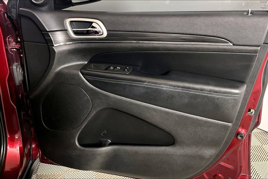 Used 2020 Jeep Grand Cherokee Limited AWD/4WD image 19