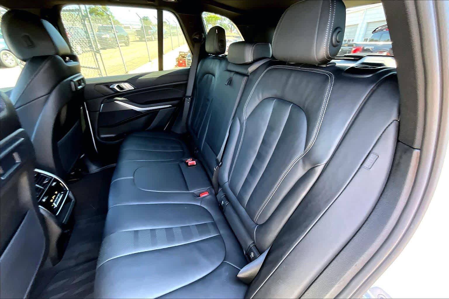Used 2022 BMW X5 xDrive40i w/ M Sport Package AWD/4WD image 21