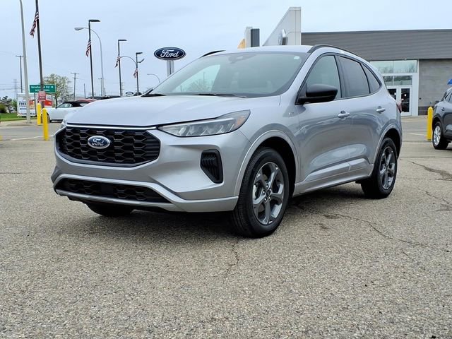 Certified 2024 Ford Escape ST-Line w/ Tech Pack #1 AWD/4WD image 3
