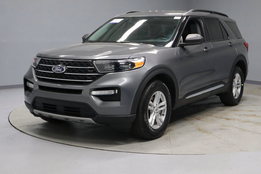 Certified 2024 Ford Explorer XLT w/ Equipment Group 202A AWD/4WD image 7