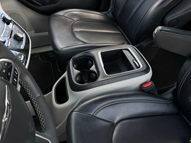 Used 2023 Chrysler Pacifica Touring-L FWD image 29