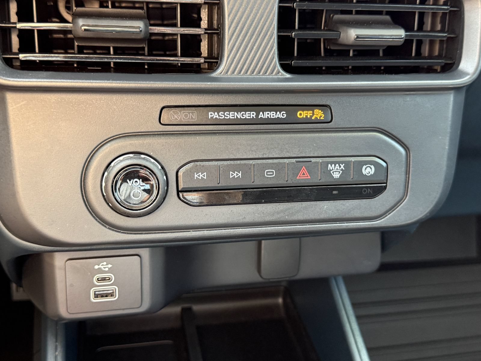 Certified 2025 Ford Maverick XL FWD image 28