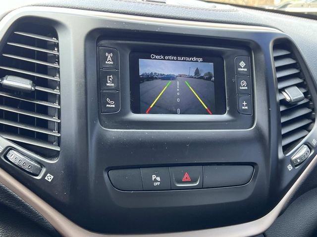 Used 2017 Jeep Cherokee Latitude w/ Safety/Convenience Group AWD/4WD image 21