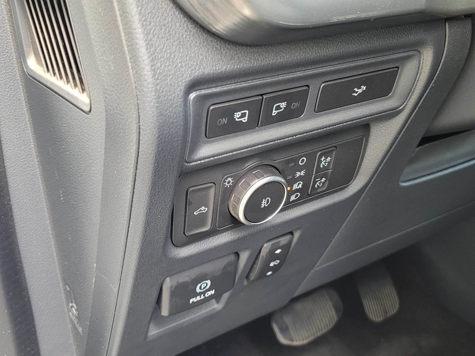 Certified 2022 Ford F150 Lariat w/ Equipment Group 502A High RWD image 18