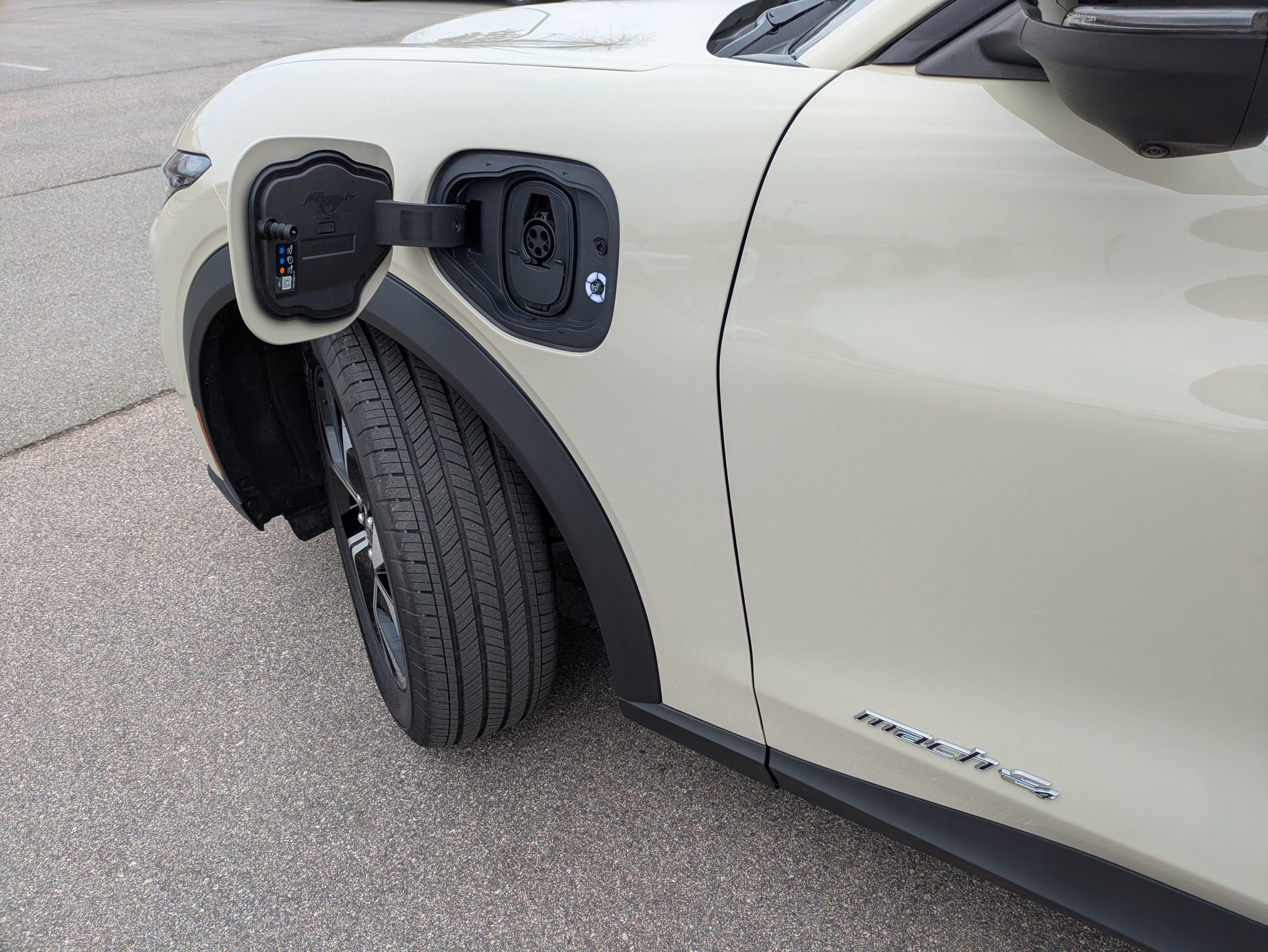 Certified 2025 Ford Mustang Mach-E Select w/ Comfort Package Lite image 12