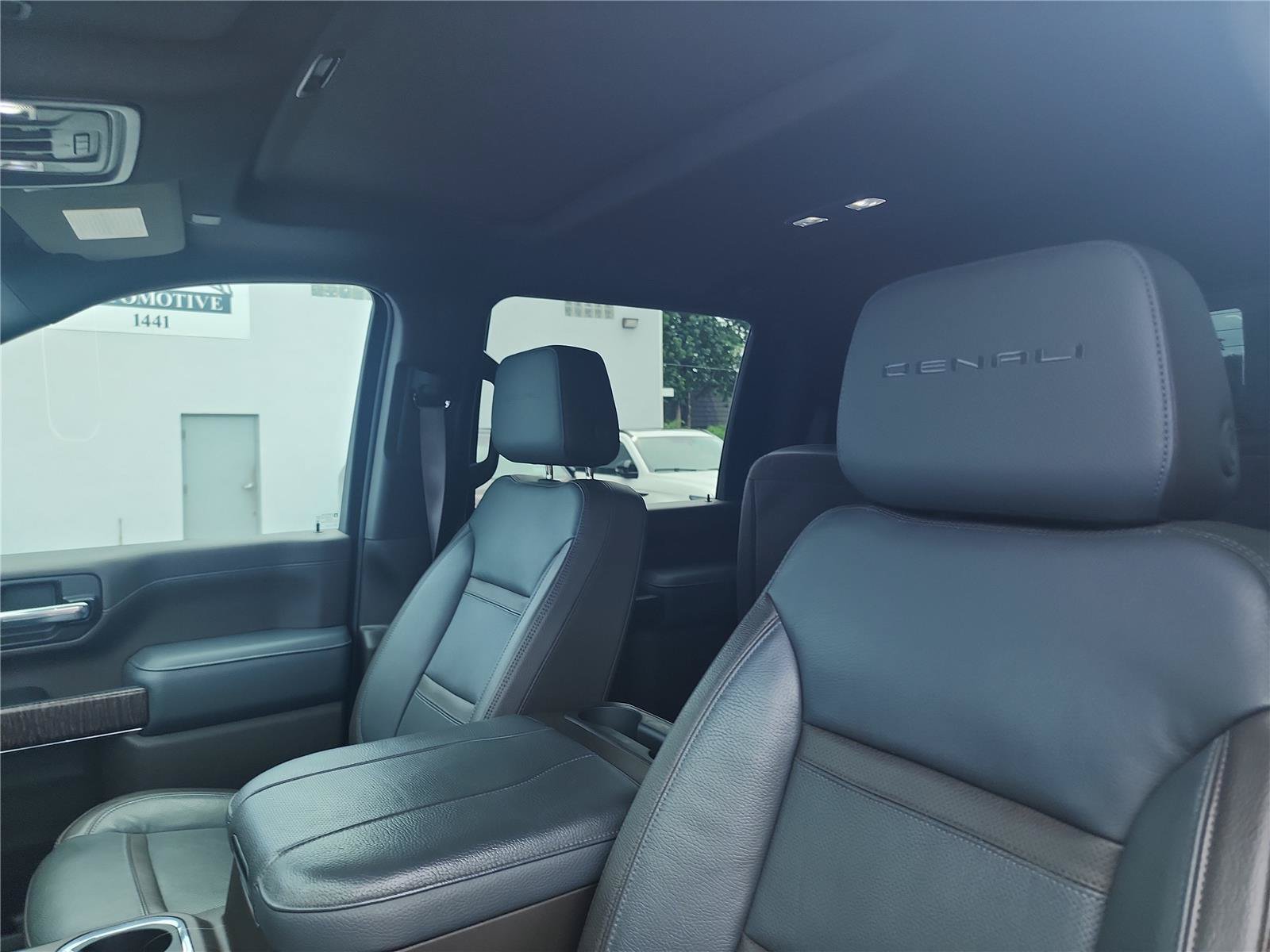 Used 2023 GMC Sierra 2500 Denali w/ Denali Ultimate Package AWD/4WD image 17