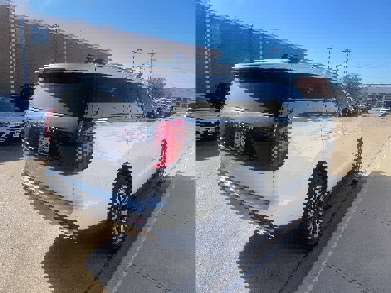 Certified 2025 Ford Expedition Platinum w/ Driver's Package image 3