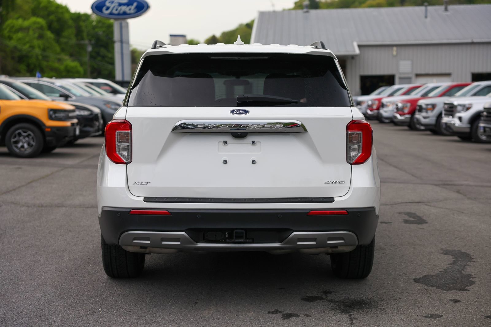 Certified 2023 Ford Explorer XLT w/ Equipment Group 202A AWD/4WD image 6