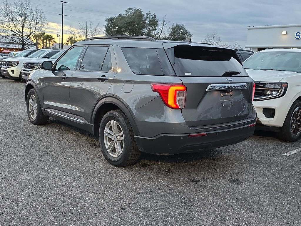 Certified 2024 Ford Explorer XLT image 3