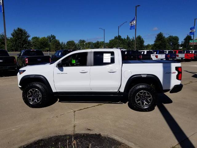 Used 2025 Chevrolet Colorado ZR2 w/ Technology Package AWD/4WD image 6