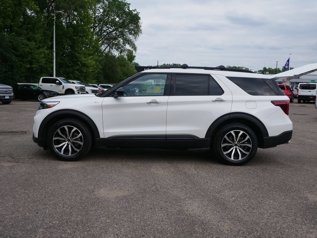 Certified 2023 Ford Explorer ST-Line AWD/4WD image 6