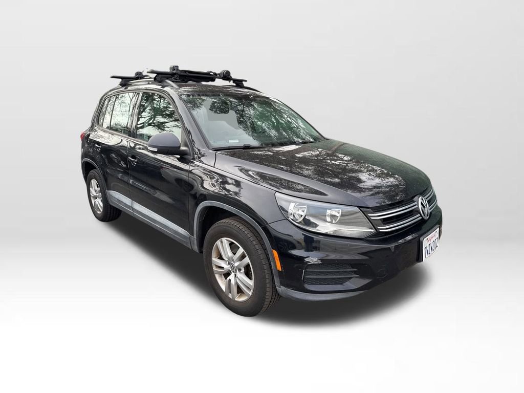 Used 2017 Volkswagen Tiguan S image 2