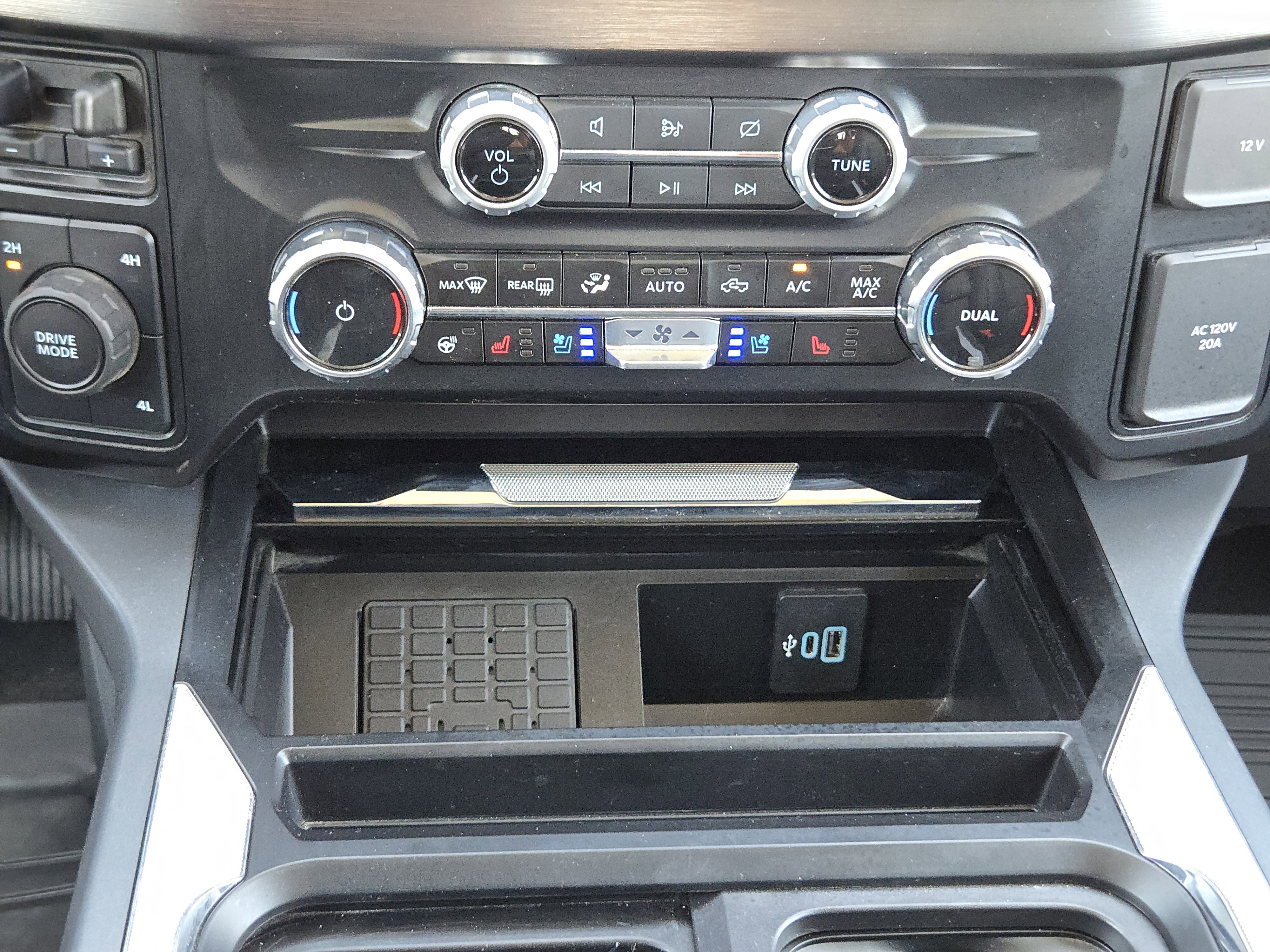 Certified 2024 Ford F350 Lariat w/ Chrome Package AWD/4WD image 19
