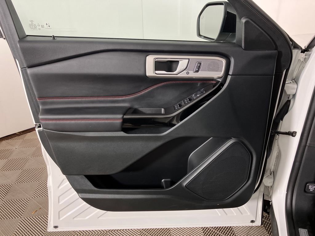 Certified 2024 Ford Explorer ST-Line w/ Class IV Trailer Tow Package image 23