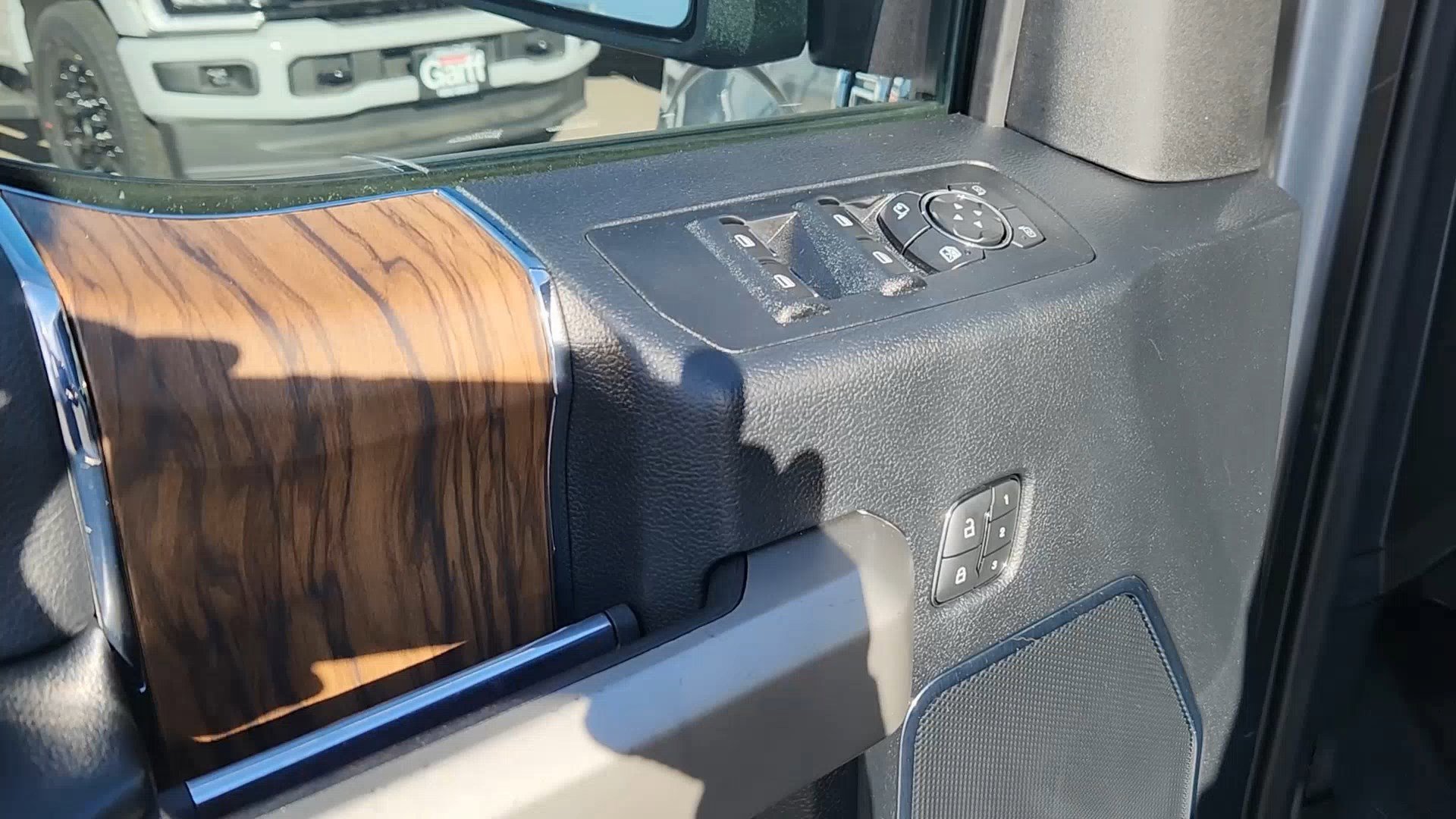 Certified 2020 Ford F150 Lariat image 30