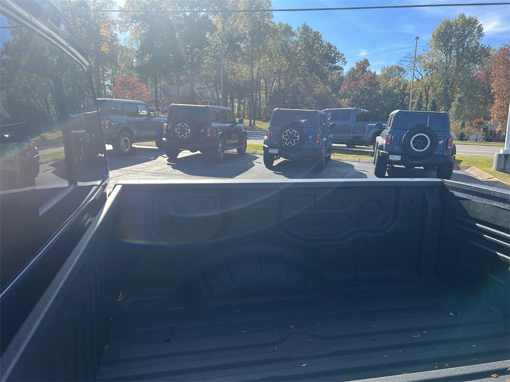 Used 2019 Nissan Titan SV image 10