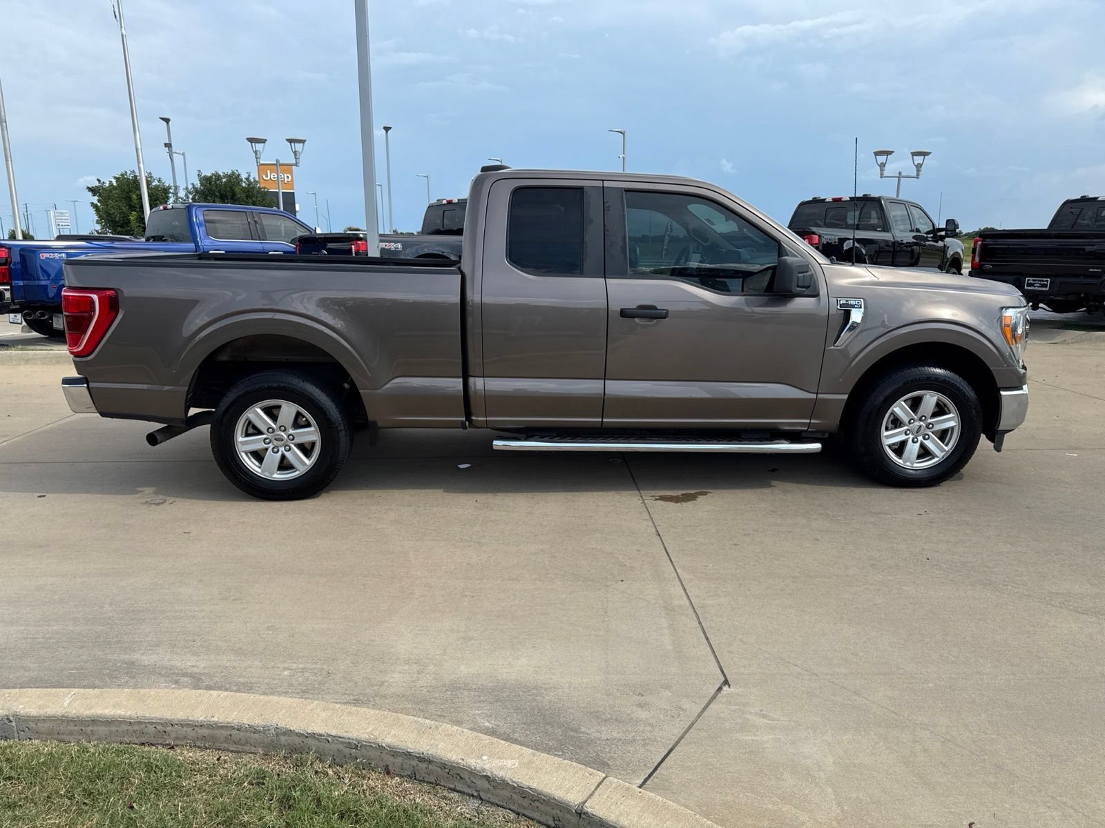 Certified 2022 Ford F150 XLT w/ Trailer Tow Package RWD image 7