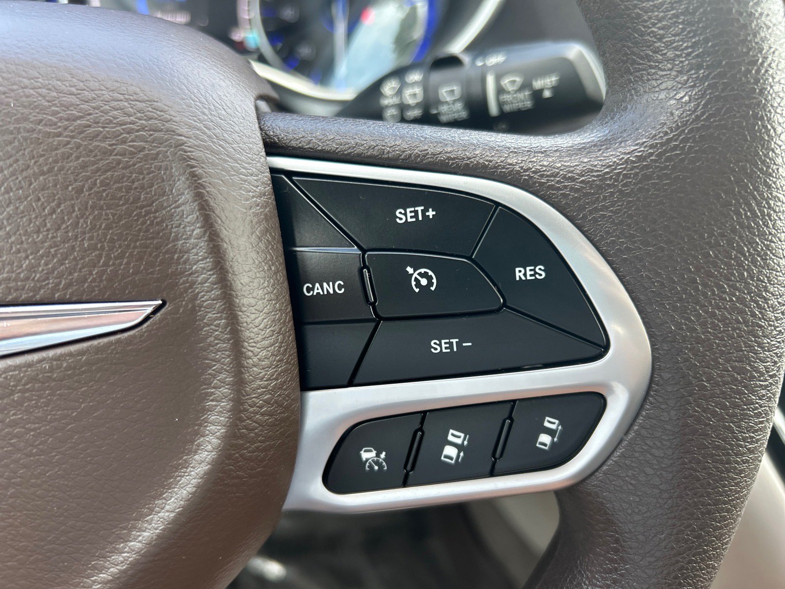 Used 2020 Chrysler Pacifica Touring w/ Advanced Safetytec Group FWD image 25