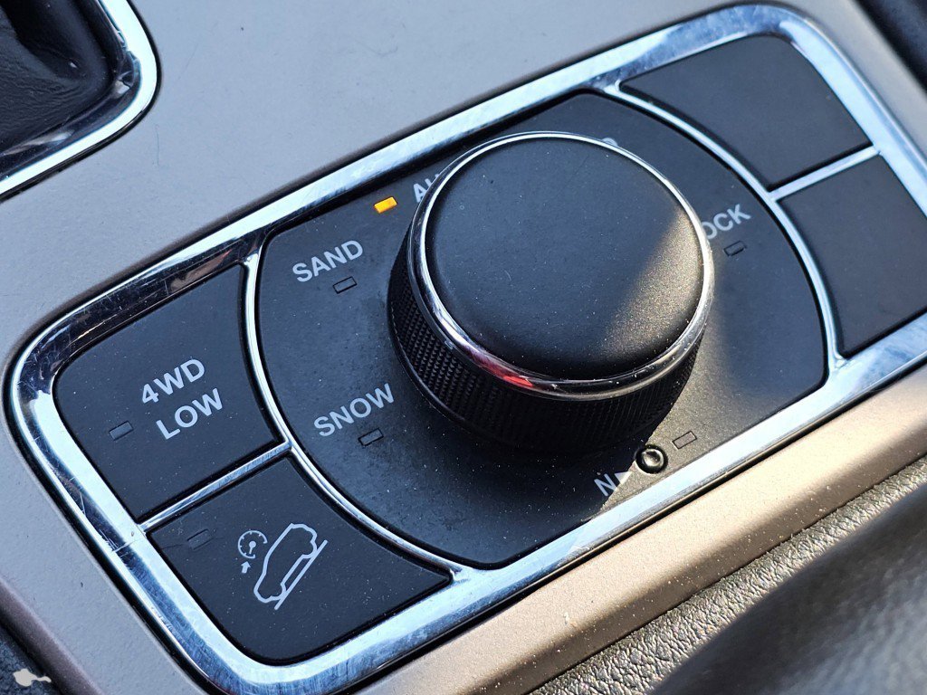 Used 2017 Jeep Grand Cherokee Limited w/ Trailer Tow Group IV image 9