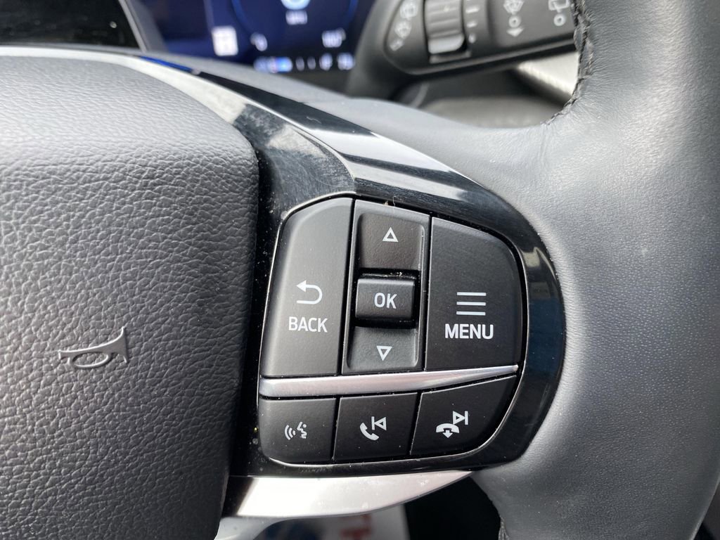 Certified 2025 Ford Explorer Platinum image 37