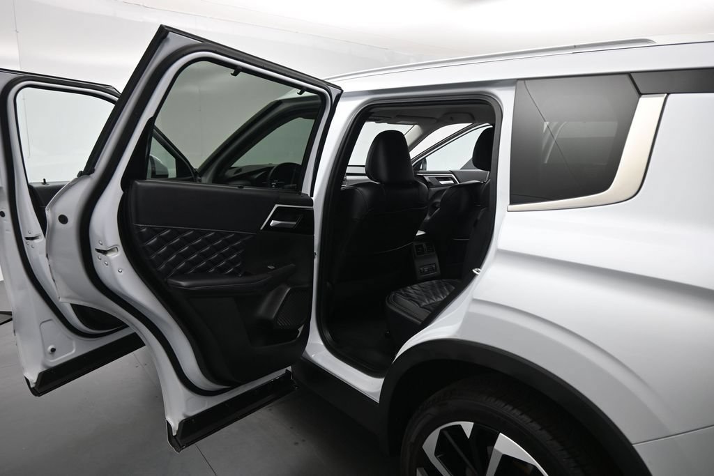 Used 2024 Mitsubishi Outlander SEL FWD image 16