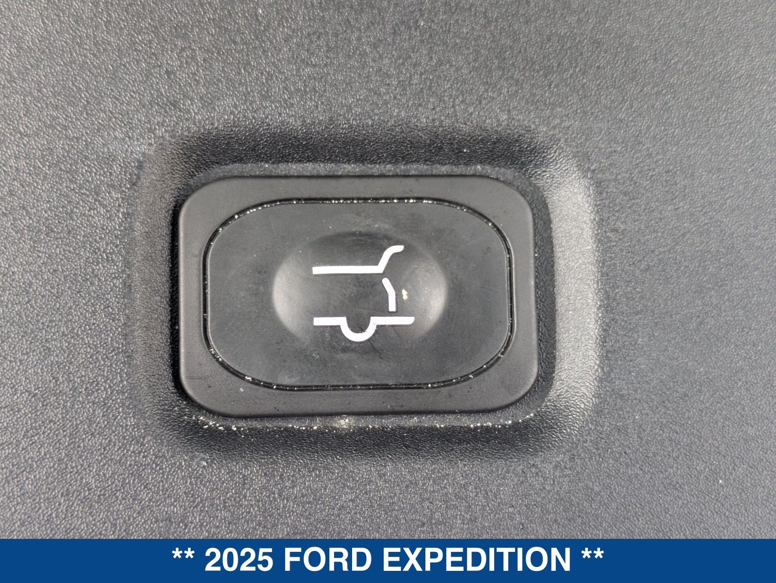 Certified 2025 Ford Expedition Platinum w/ Driver's Package AWD/4WD image 16