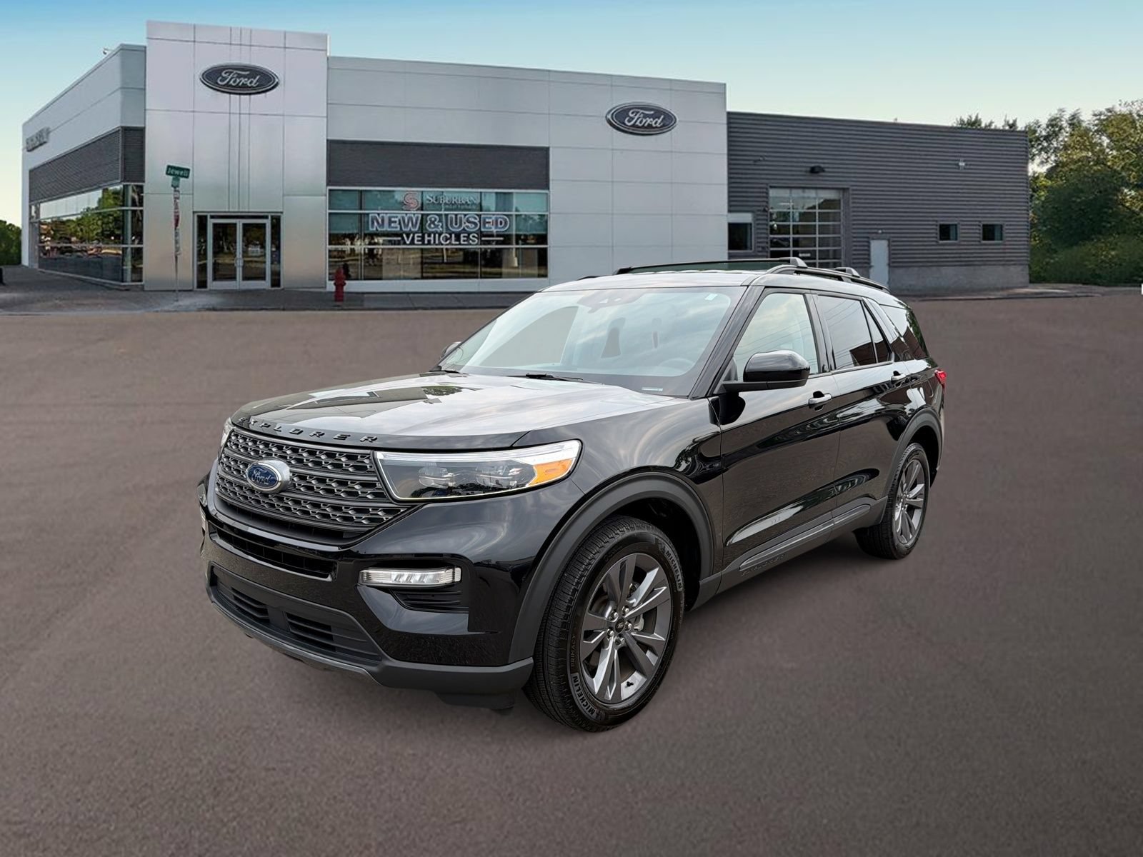Certified 2024 Ford Explorer XLT w/ Equipment Group 202A AWD/4WD image 4