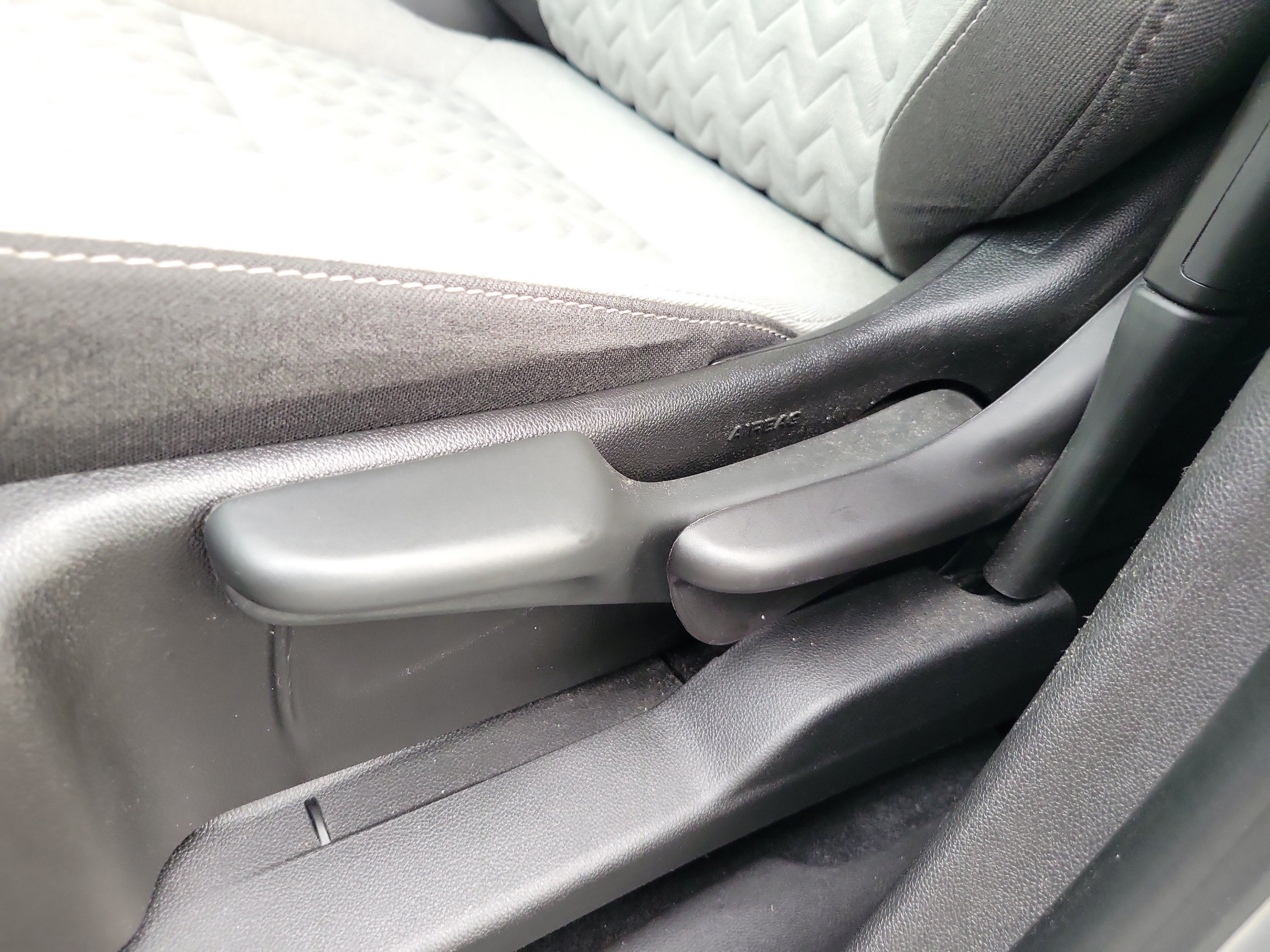 Used 2023 Chevrolet Equinox LS AWD/4WD image 16